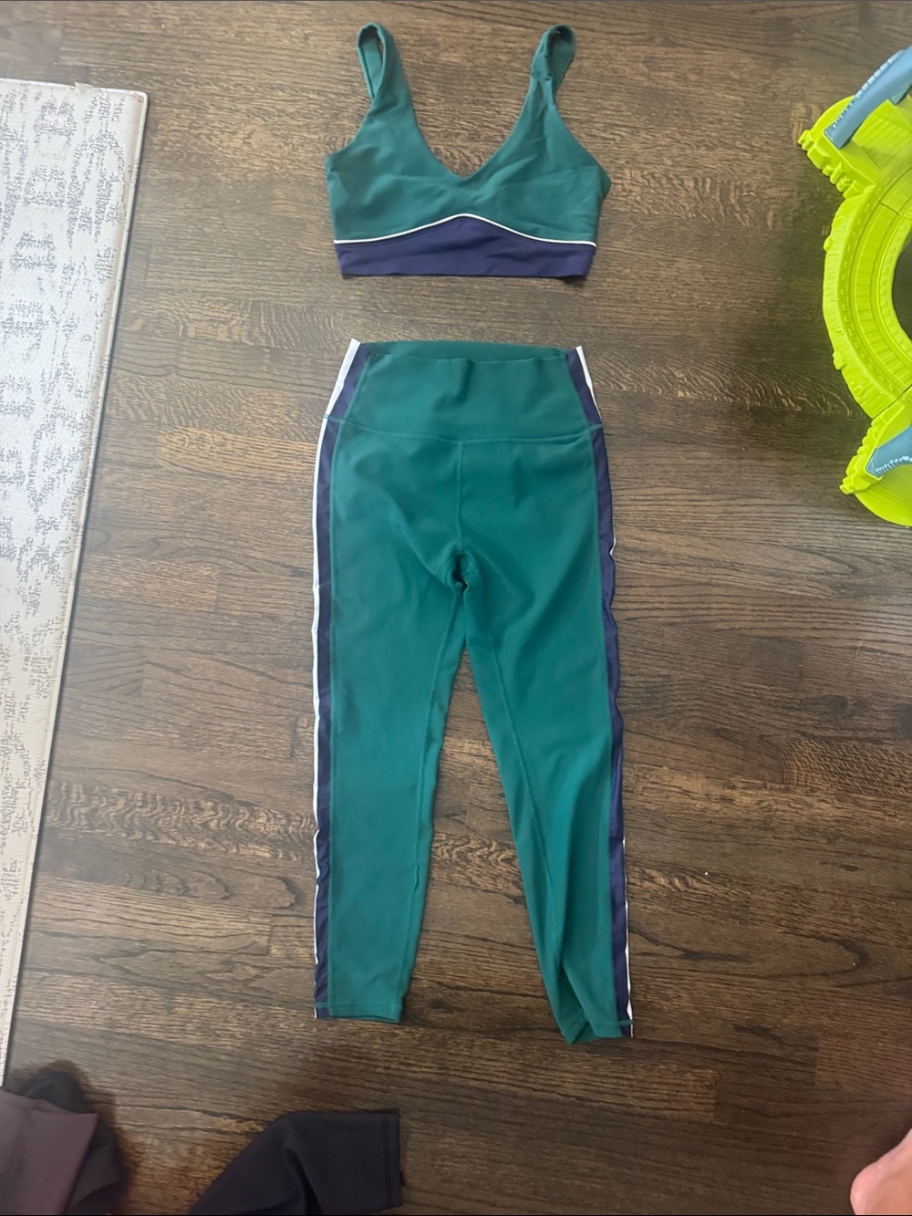 Green High-Rise Performance Leggings with Contrast Side Stripes